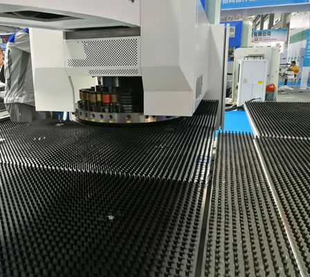 30T CNC Punching πυργίσκων τρύπα μηχανών που πιέζει με το σύστημα Siemens 32 σταθμών